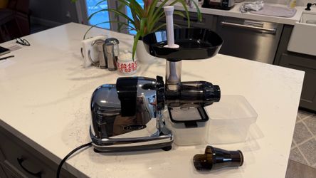 Omega Masticating Juicer