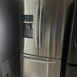 Black Friday Sale!!  Refrigerator 33” inches wide French door Samsung nevera heladera frío 