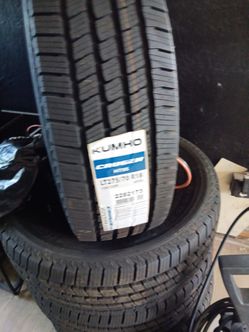 New Set of tires 275 70 18 lt