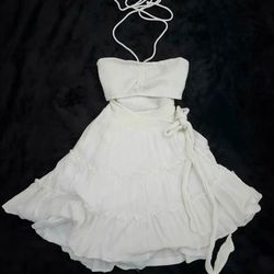 ✅️ Cutout Ruffle Dress• Cutout Waist• Ruffle Wrap• Size S• Great Condition• $15firm