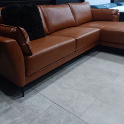*Weekend Special*---Corsica Sophisticated Leather Sectional Sofa---Delivery And Easy Financing Available🤝
