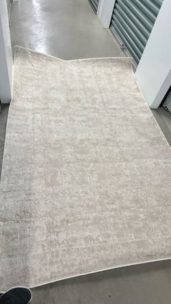 5’x8’  Cream rug