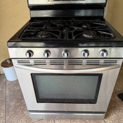 Oven - Stove  - Excellent condition 
