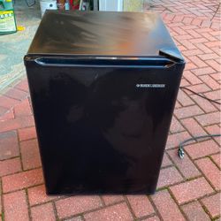 Mini Fridge - Black And Decker