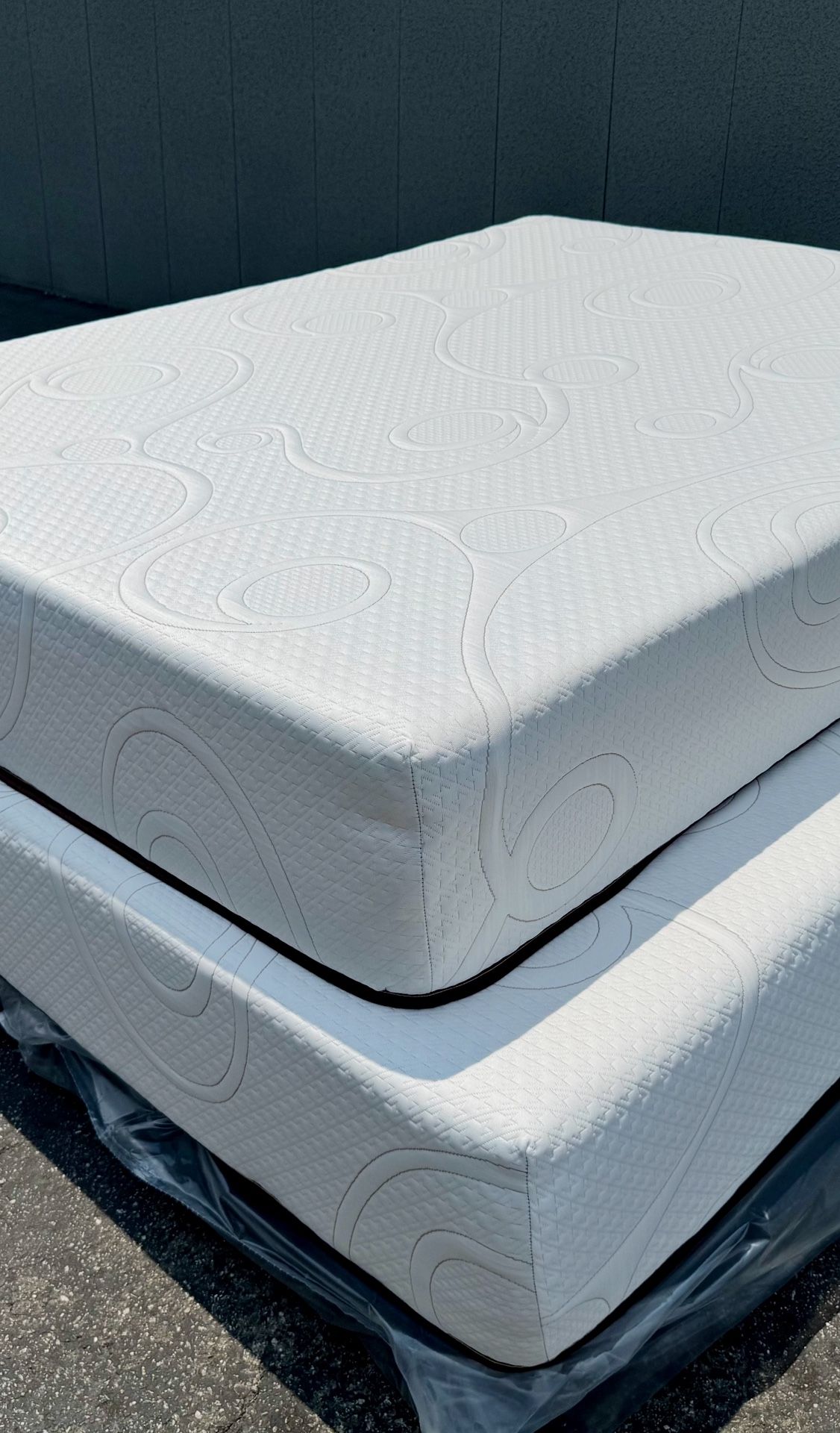 Queen Size Memory Foam Gel Mattress And Box Spring