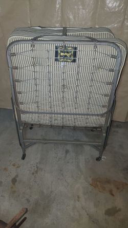 Older roll away Bed