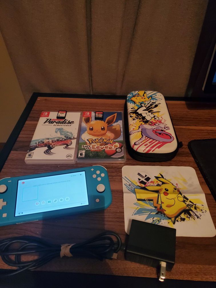 Nintendo Switch Lite + Screen protector games and a case