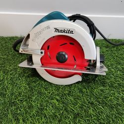 Makita
7-1/4 in. 15 Amp Corded Circular Saw with Dust Port 2 LED Lights 24T Carbide Blade