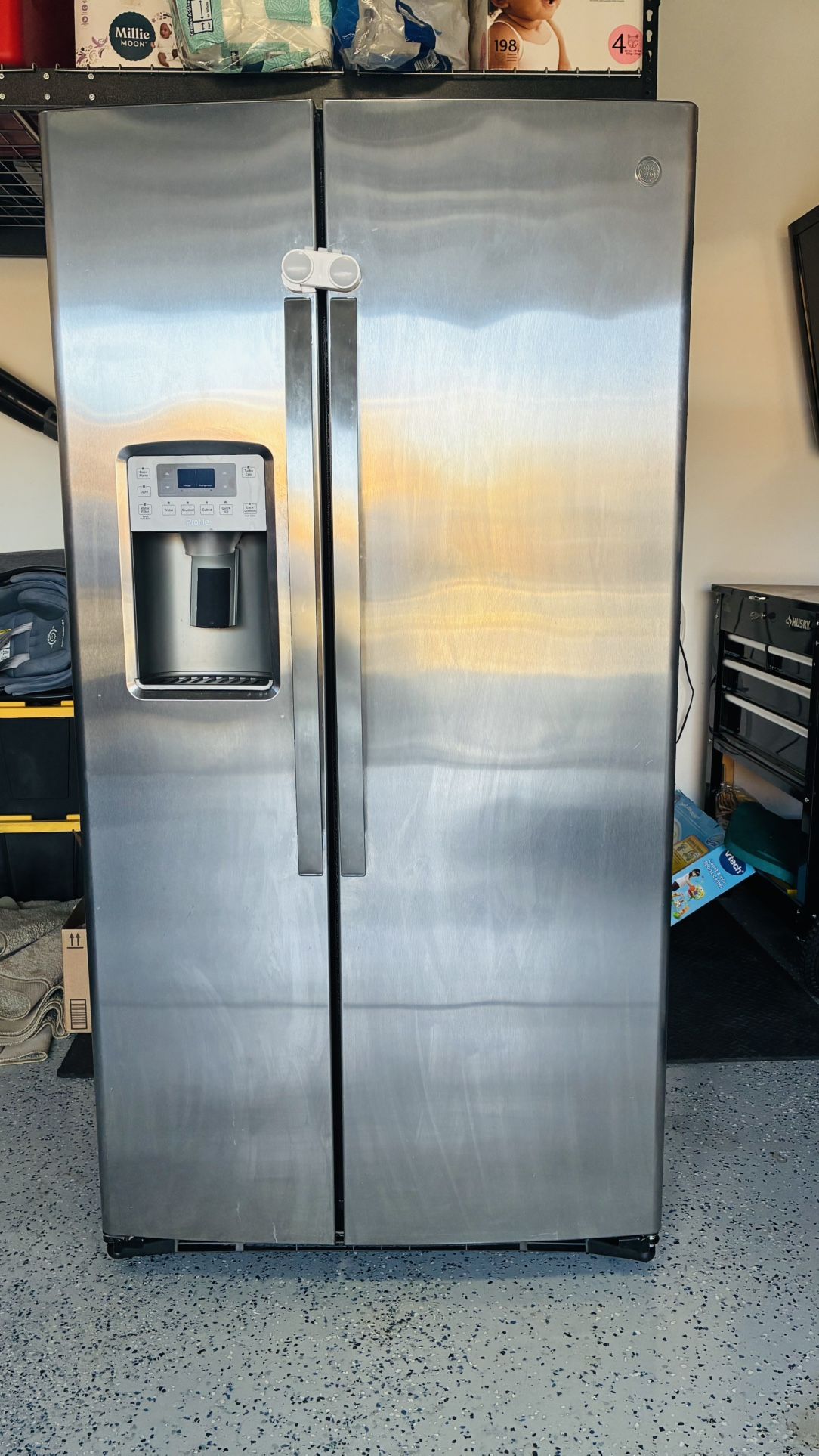 GE Side by Side Refrigerator (Fingerprint Resistant Stainless Steel) 21.8 cu. ft.