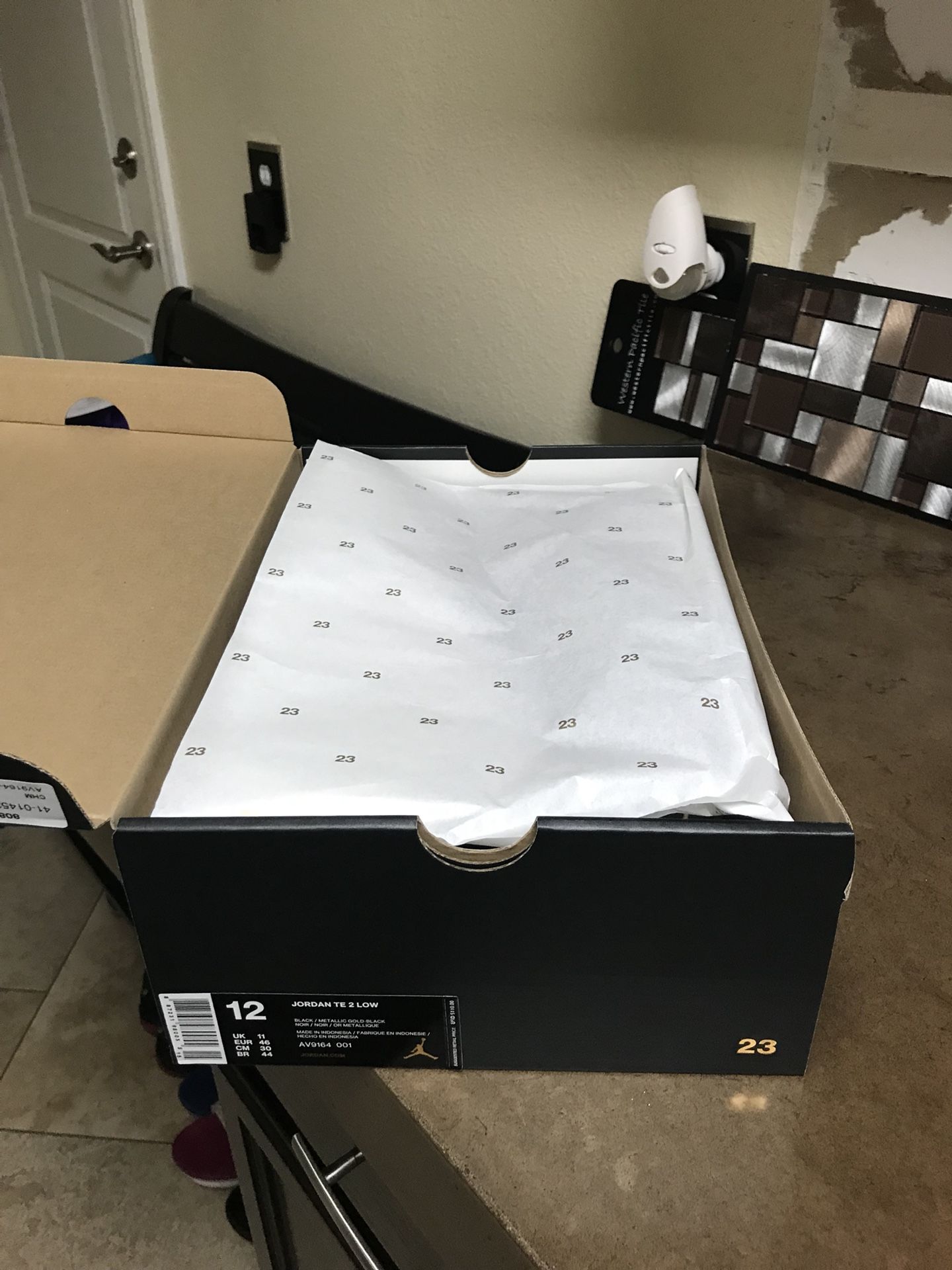 Jordan te 2 low black gold sales