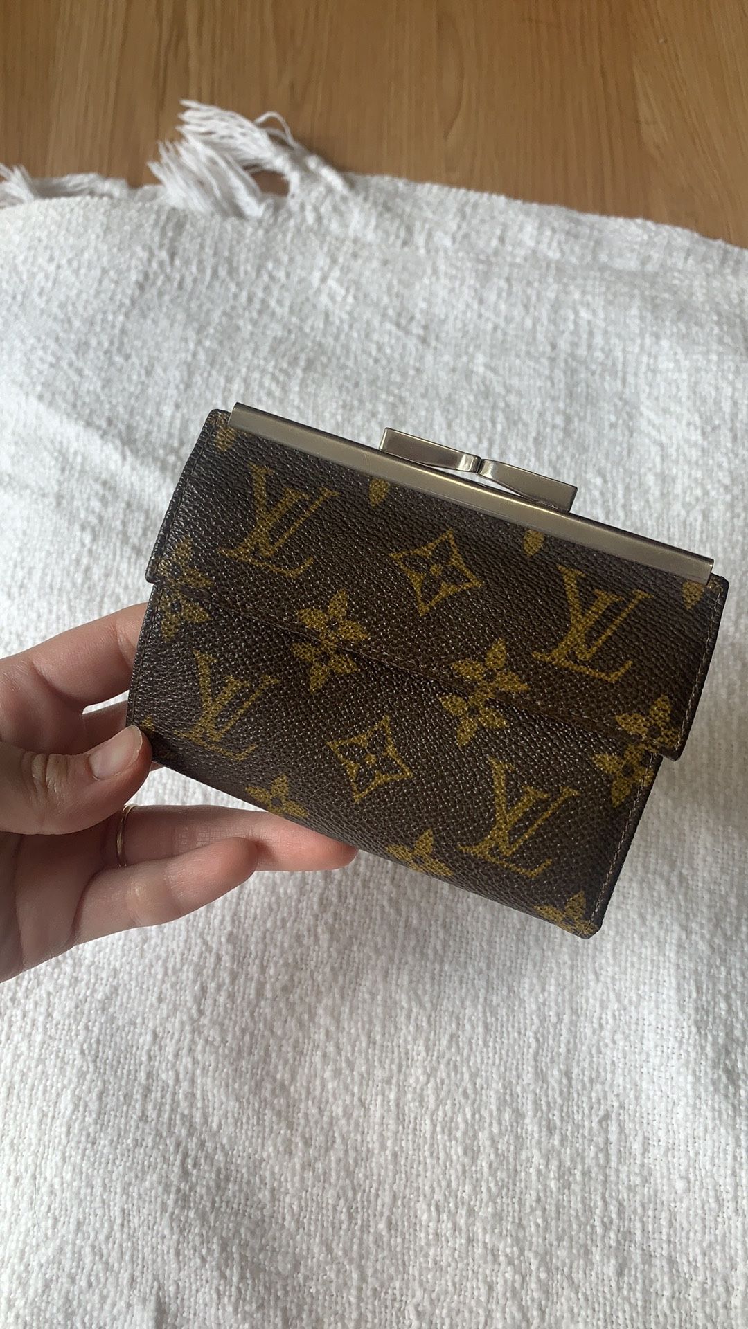 louis vuitton purse with coin pouch