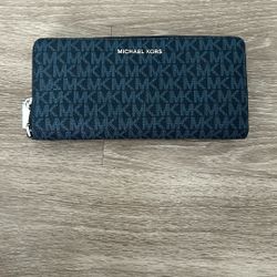 Michael Kors Clutch