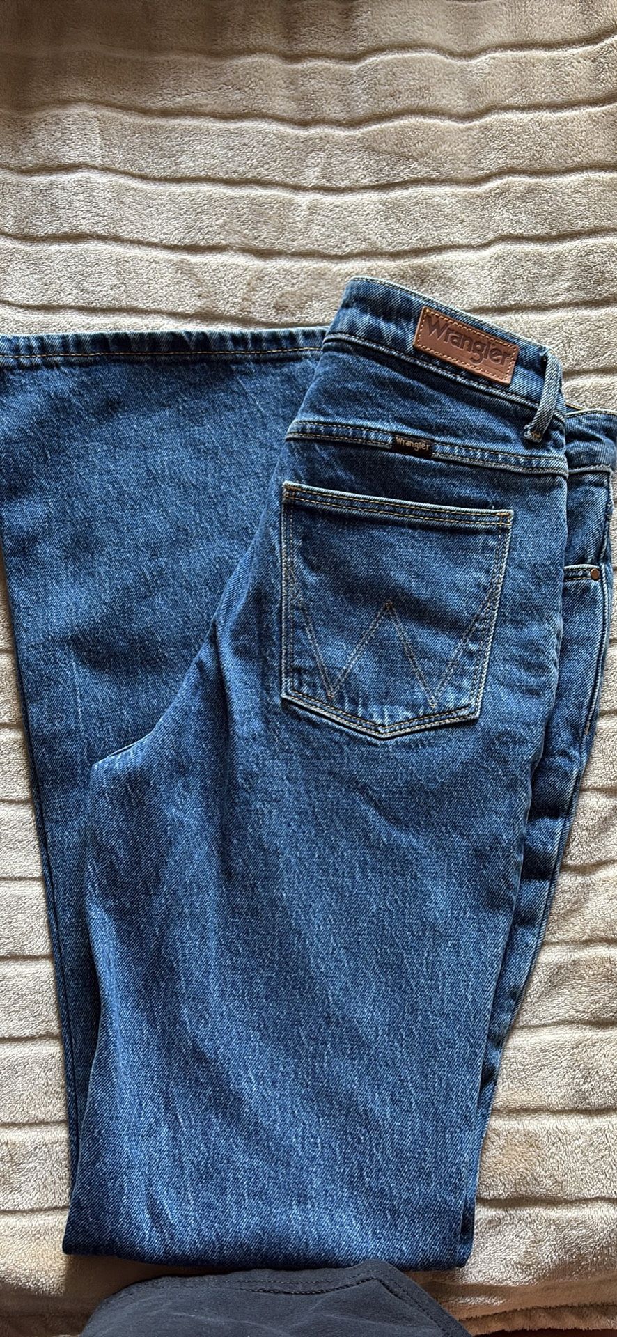 Size 4 women’s Wrangler boot cut jeans