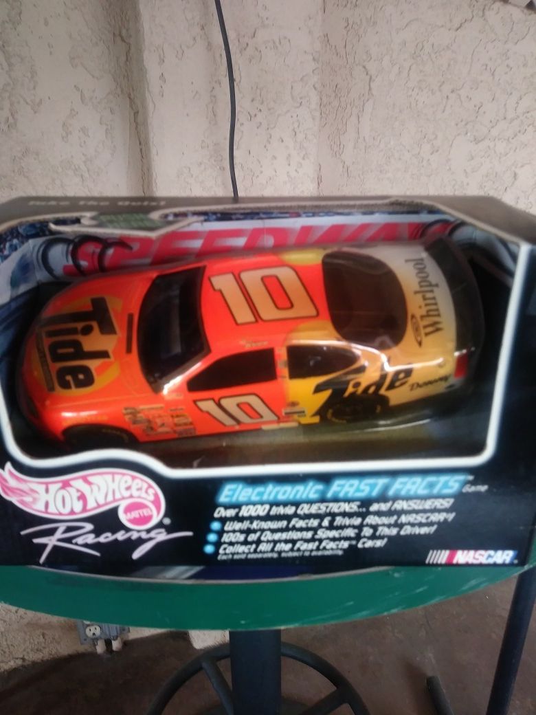 Hot Wheels Nascar #10 Electronic Fast Facts