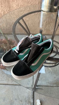 Size: 9 1/2 Model: Vans