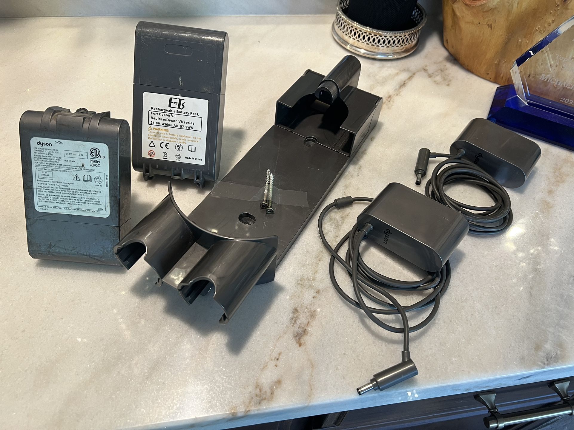 Dyson Cordless Vacuum Batteries, Cables, Accessories 