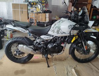 2025 Royal Enfield Himalayan 450 Kamet White  387 miles