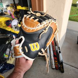 Wilson A2000 Catcher Glove 33.5