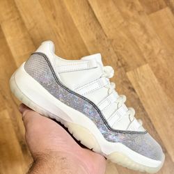 Air Jordan 11 low YOTS size 4