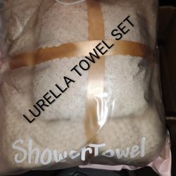 BRAND NEW LURELLA TOWEL SET 