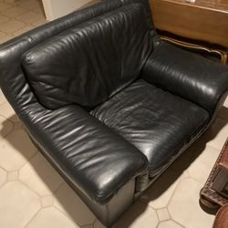 Natuzzi Fine Black LEATHER loveseat and Oversize chair