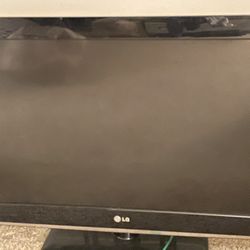 32 Inch TV!!! In Great CONDITION