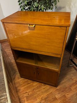 Executive roll around liquor cabinet