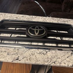Toyota Tacoma SR5 2016 2017 2018 2019 2020 2021 2022 Front Grille emblem OEM