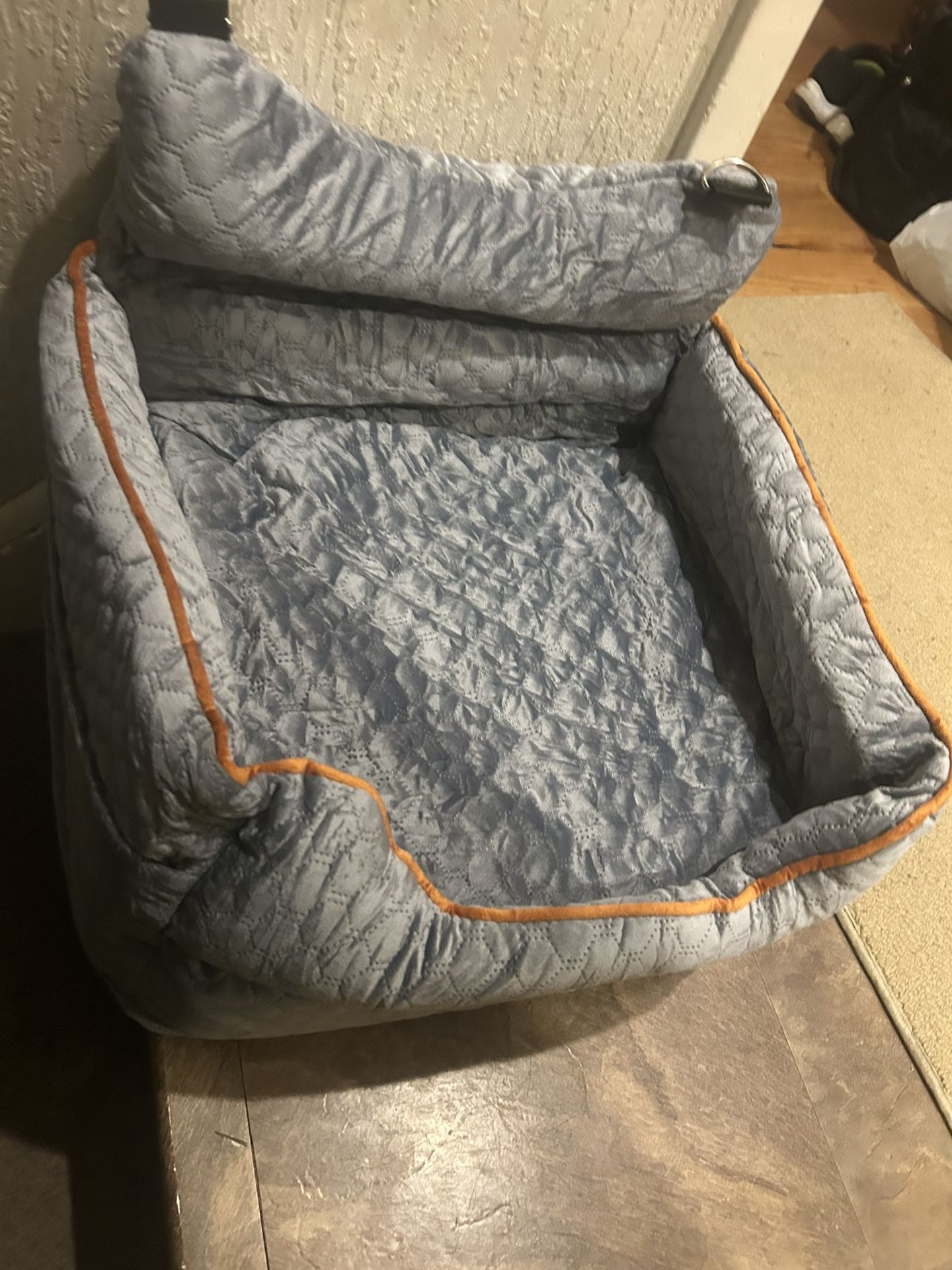 “New”(Brand New)Pet Car Booster Seat”Sold W/O Restraint Straps(retail$89)