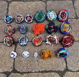 Beyblade Collection 16 Blades + Extra Parts, Takara Tomy + Hasbro