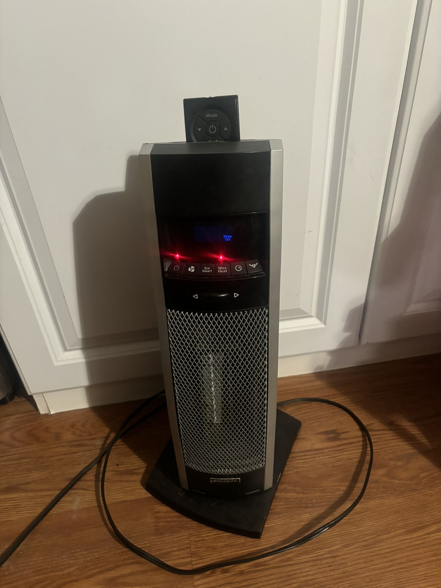 Nice Oscillating Tower Space Heater 21” With Remote