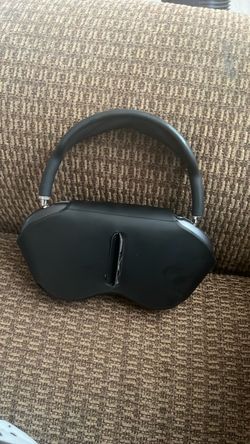 Apple AirPods Max Headphones in Case