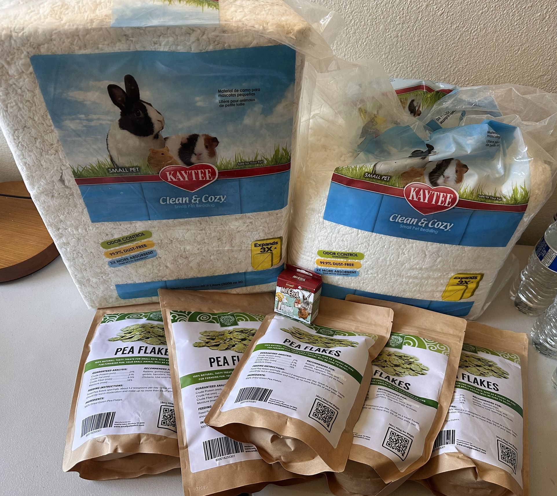 Bedding Pea Flakes And Mineral Block