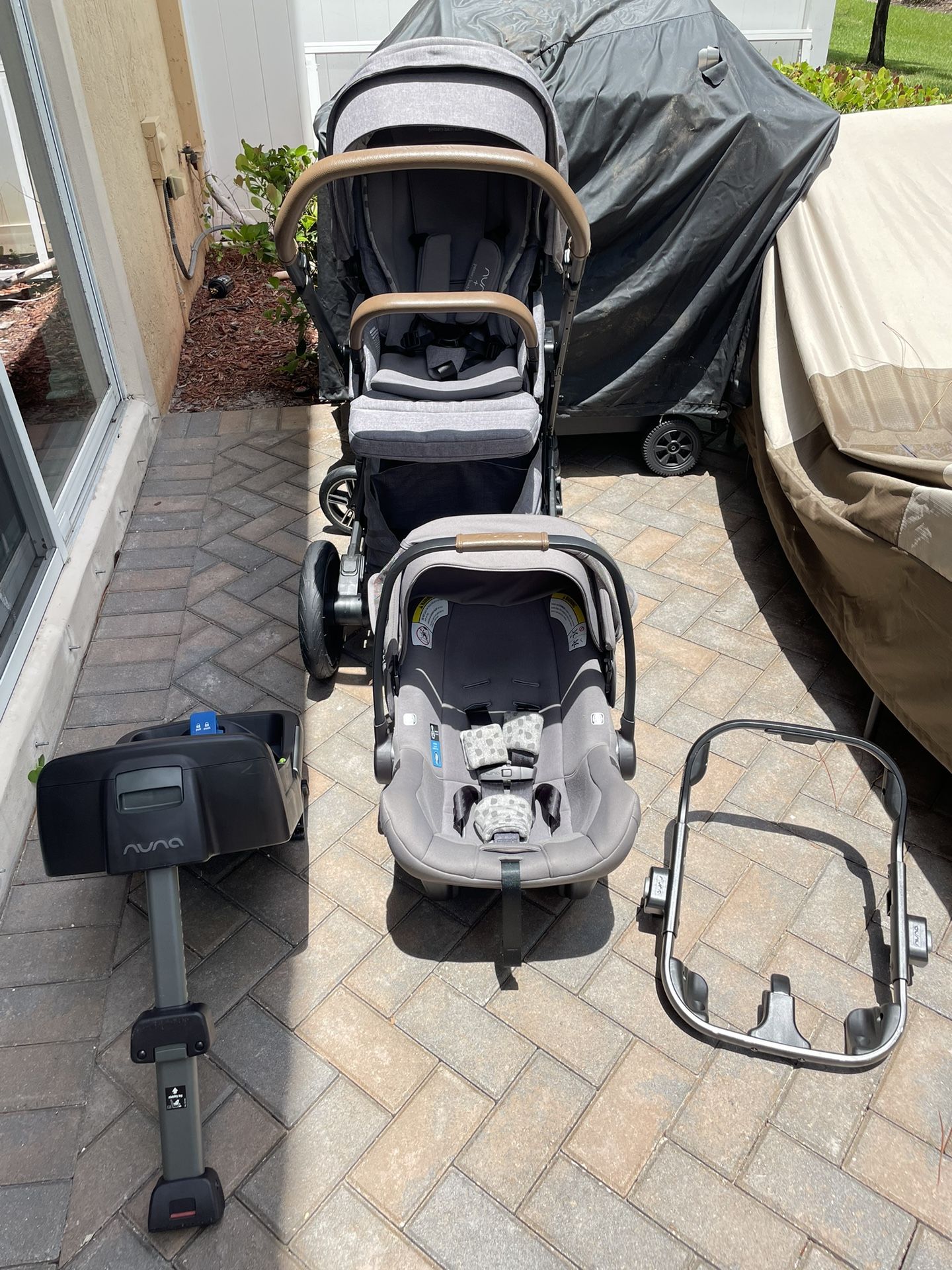 GENTLE USED Nuna MIXXâ„¢ Next + PIPAâ„¢ Lite RX Travel System