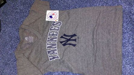New with tags girls New York Yankees tshirt