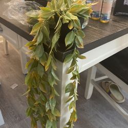 Artificial hanging plant