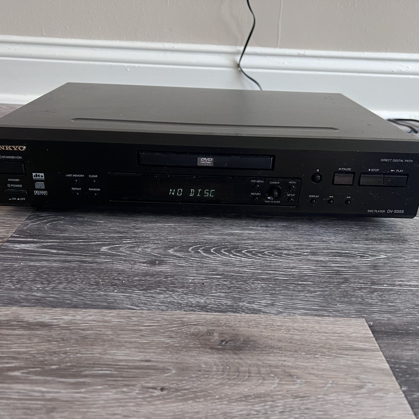 ONKYO• DVD PLAYER MODEL NO. DV-S555 for Sale in Arlington, VA