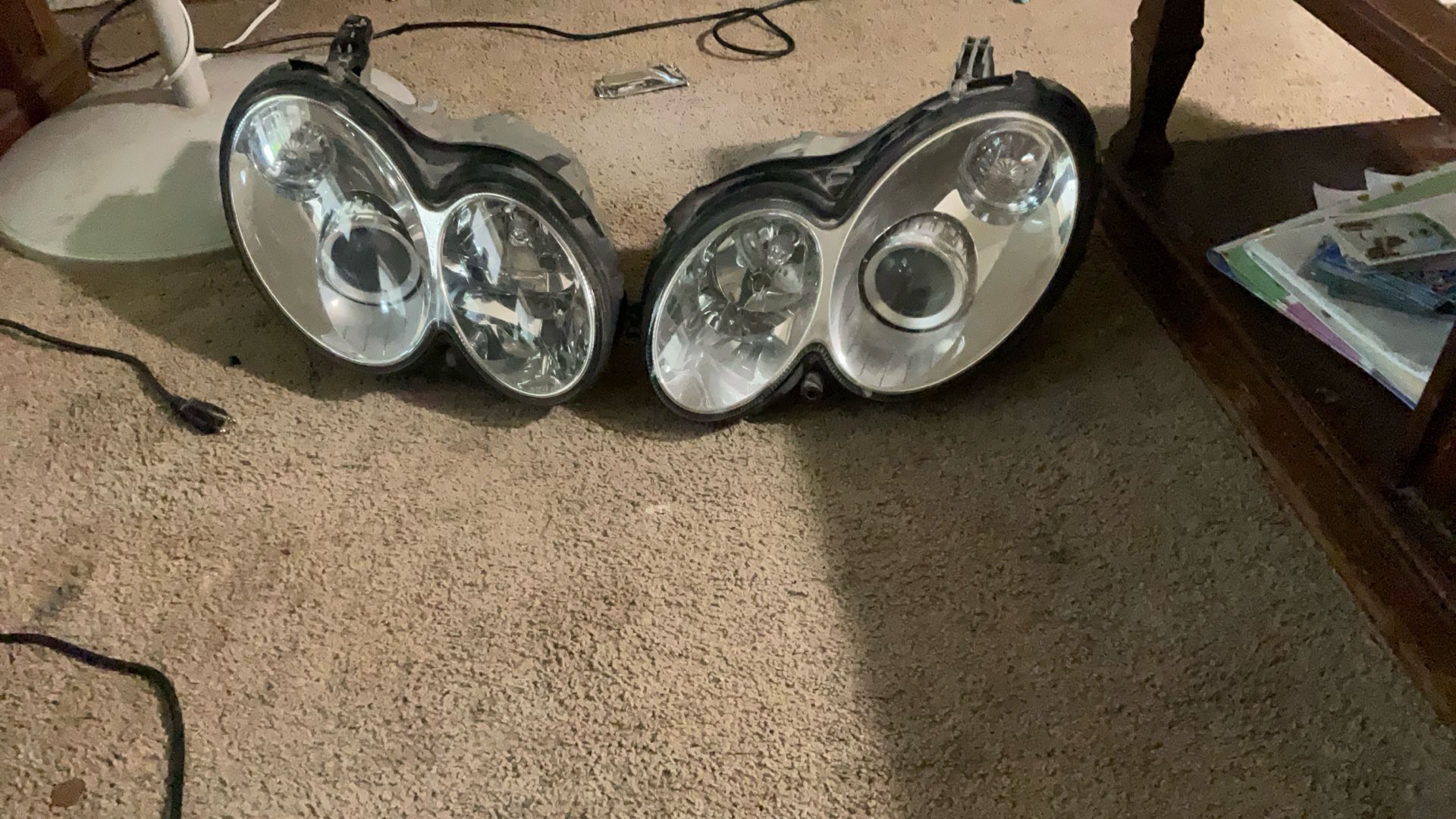 Pair of 03-08 Clk Mercedes Headlights