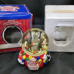 Macy's Day Parade Snow Globe | Limited Edition  Twin Towers | With Inserts And Box | 2001