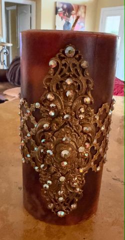 Gorgeous candle with crystal and metal sleeve