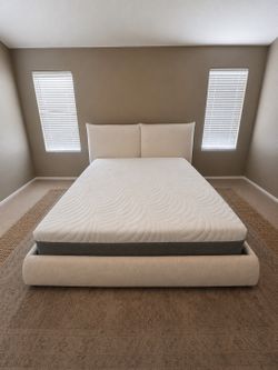 Cal. King Modern Boucle Platform Bed + Scott Living Hybrid Mattress Set