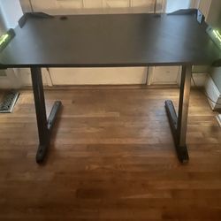Gaming Desk With 6 Setting Lights 