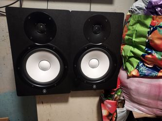 YAMAHA  POWERED  SPEAKER  SYSTEM  MODEL  HS8