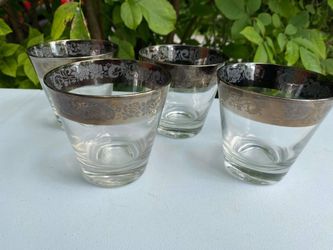 Dorthy Thorpe Inspired Roses Glasses