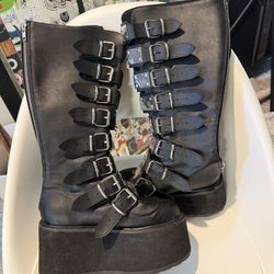 Demonia Damned 318 size 7  Barely worn