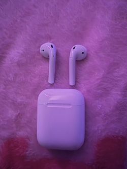 Apple AirPods 2 with Charging Case