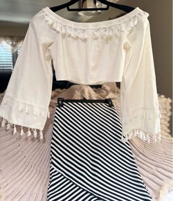 Beautiful Set Blouse / Skirt  Medium 🖤🤍