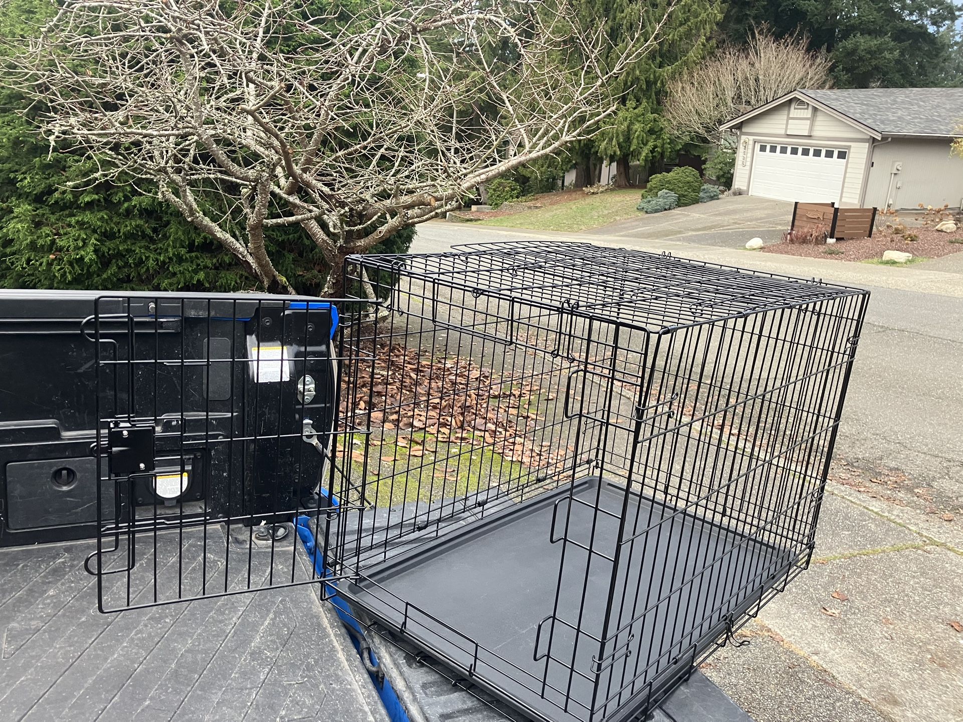 Large Medium Dog Kennel Crate Collapsible in Good Condition 36” L by W 22” H “24