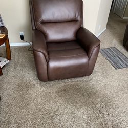 Brand New 2026 Oliver Flexsteel Chair – From Gardner White 🔥