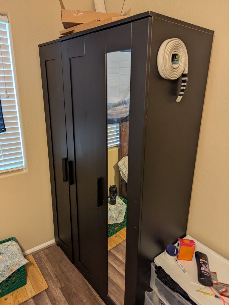 Full Size Wardrobe With Mirror And Shelf Space